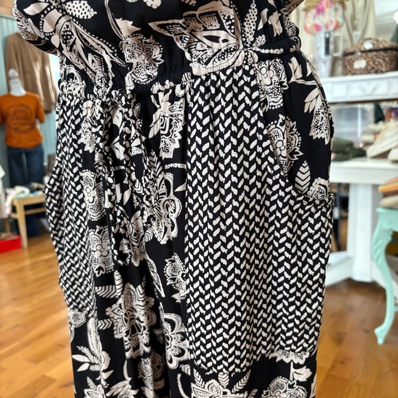 AE Spaghetti Strap Floral Print Black and White Jumpsuit Size Small - Picture 3 of 6